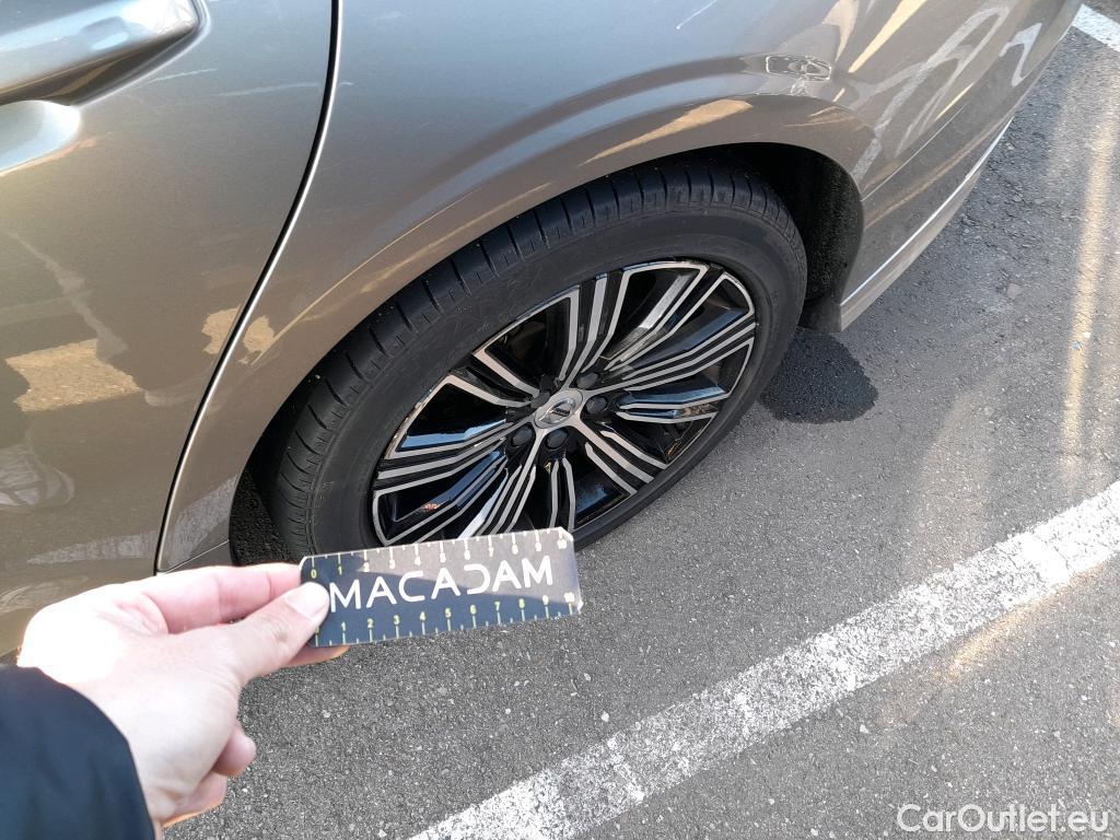  Volvo  V60 VOLVO  / 2018 / 5P / familiar 2.0 T6 AWD Recharge Inscription Auto #5