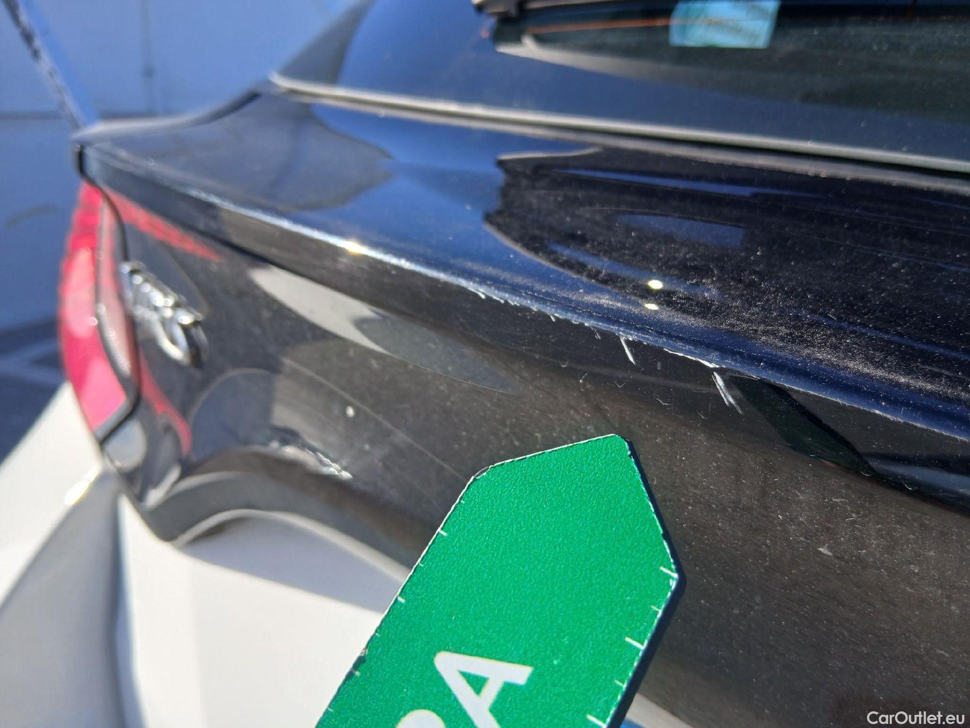  Toyota  Yaris TOYOTA  / 2020 / 5P / berlina con portón 1.5 120H Business Plus #29