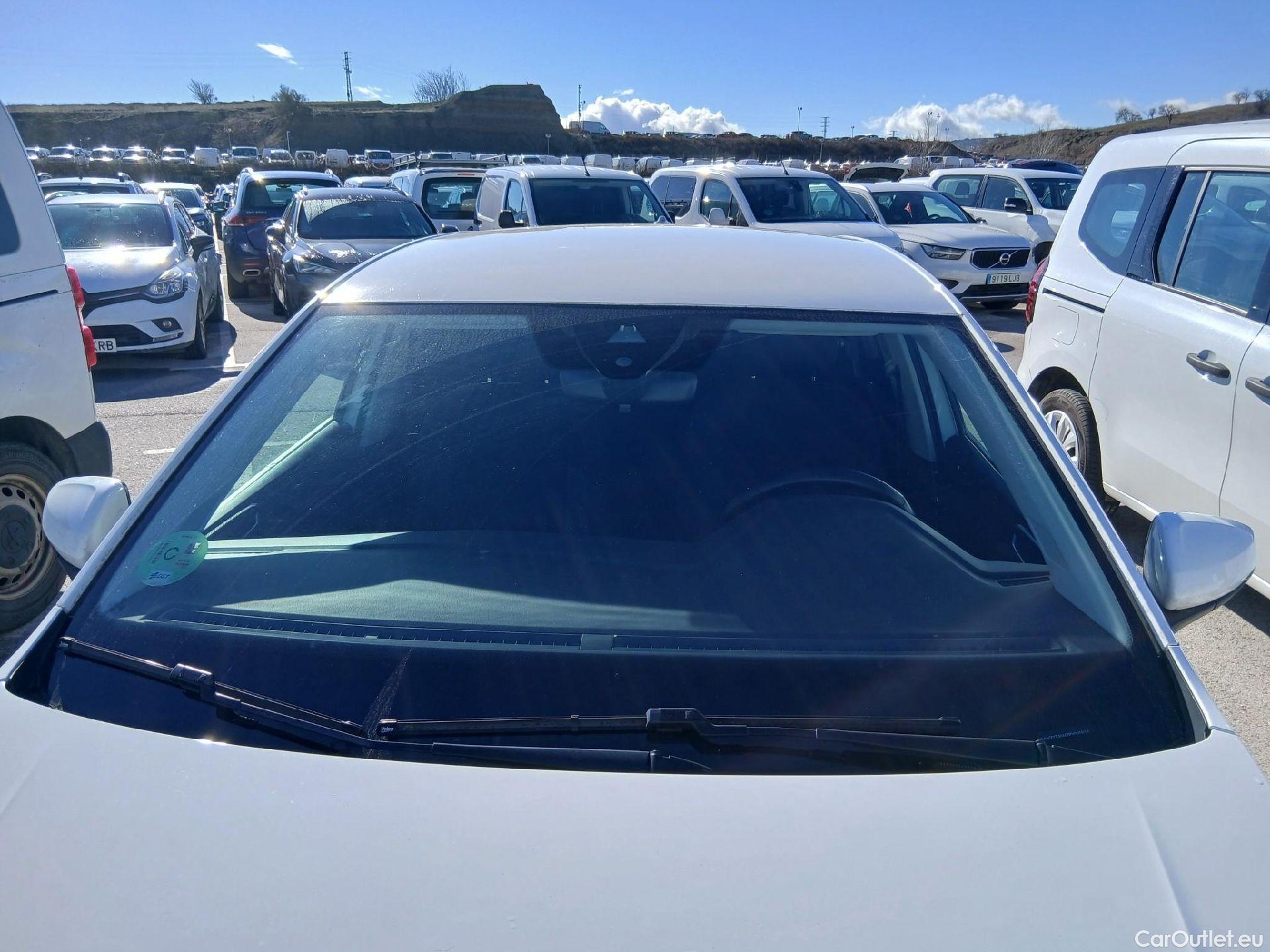  Volkswagen  Polo VOLKSWAGEN  / 2021 / 5P / berlina con portón Life 1.0 TSI 70kW (95CV) #1