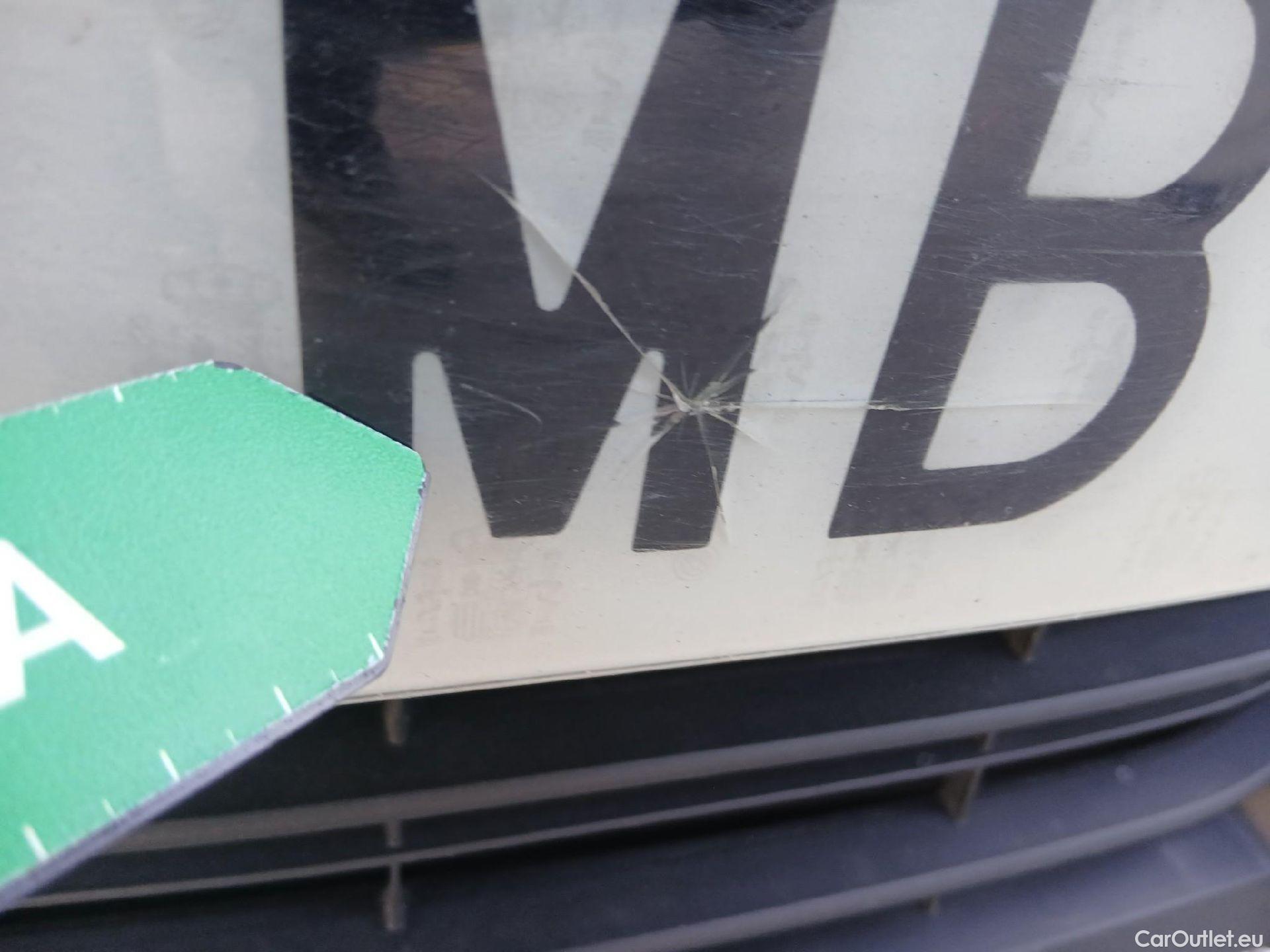  Toyota  Yaris TOYOTA  / 2020 / 5P / berlina con portón 1.5 120H Business Plus #6