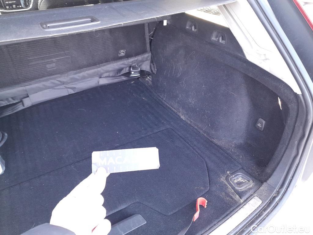  Volvo  V60 VOLVO  / 2018 / 5P / familiar 2.0 T6 AWD Recharge Inscription Auto #17