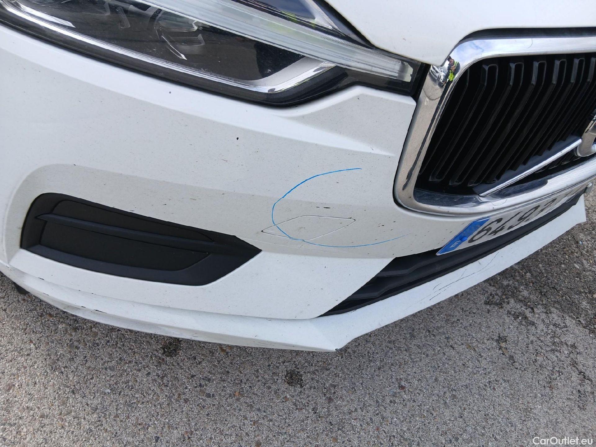  Volvo  XC60 VOLVO  / 2017 / 5P / todoterreno 2.0 B4 D AWD Momentum Pro Auto #1