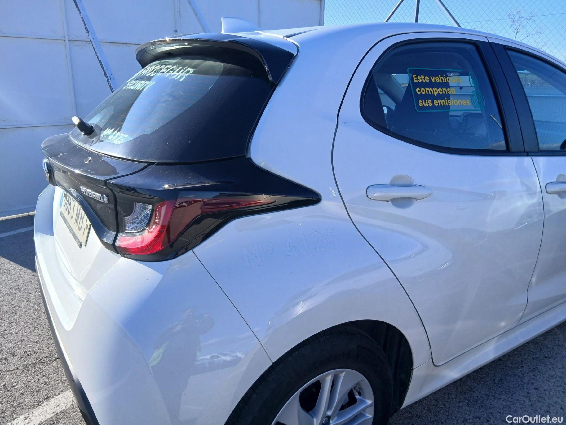  Toyota  Yaris TOYOTA  / 2020 / 5P / berlina con portón 1.5 120H Business Plus #30