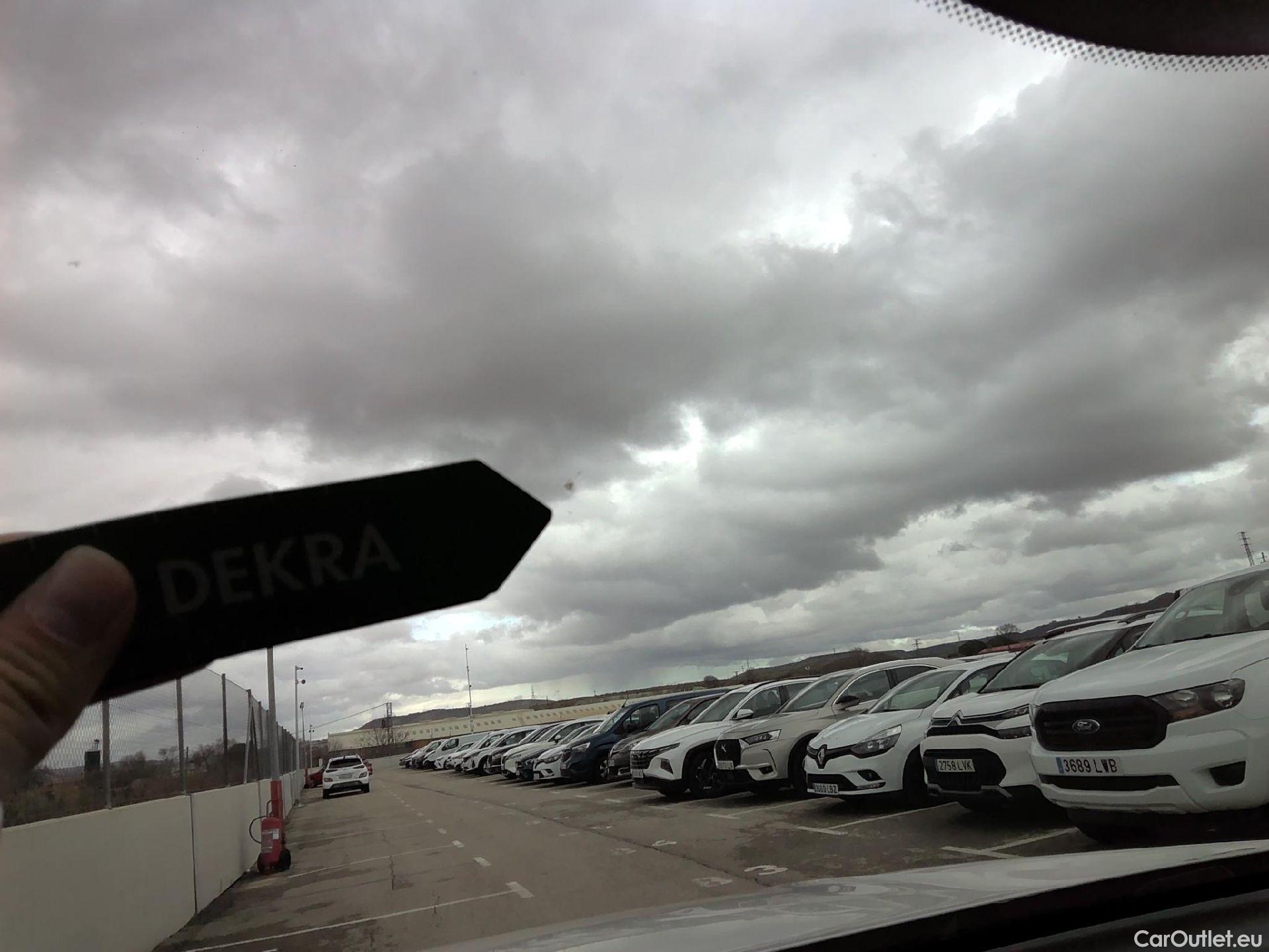  Volvo  XC60 VOLVO  / 2017 / 5P / todoterreno 2.0 B4 D AWD Momentum Pro Auto #9