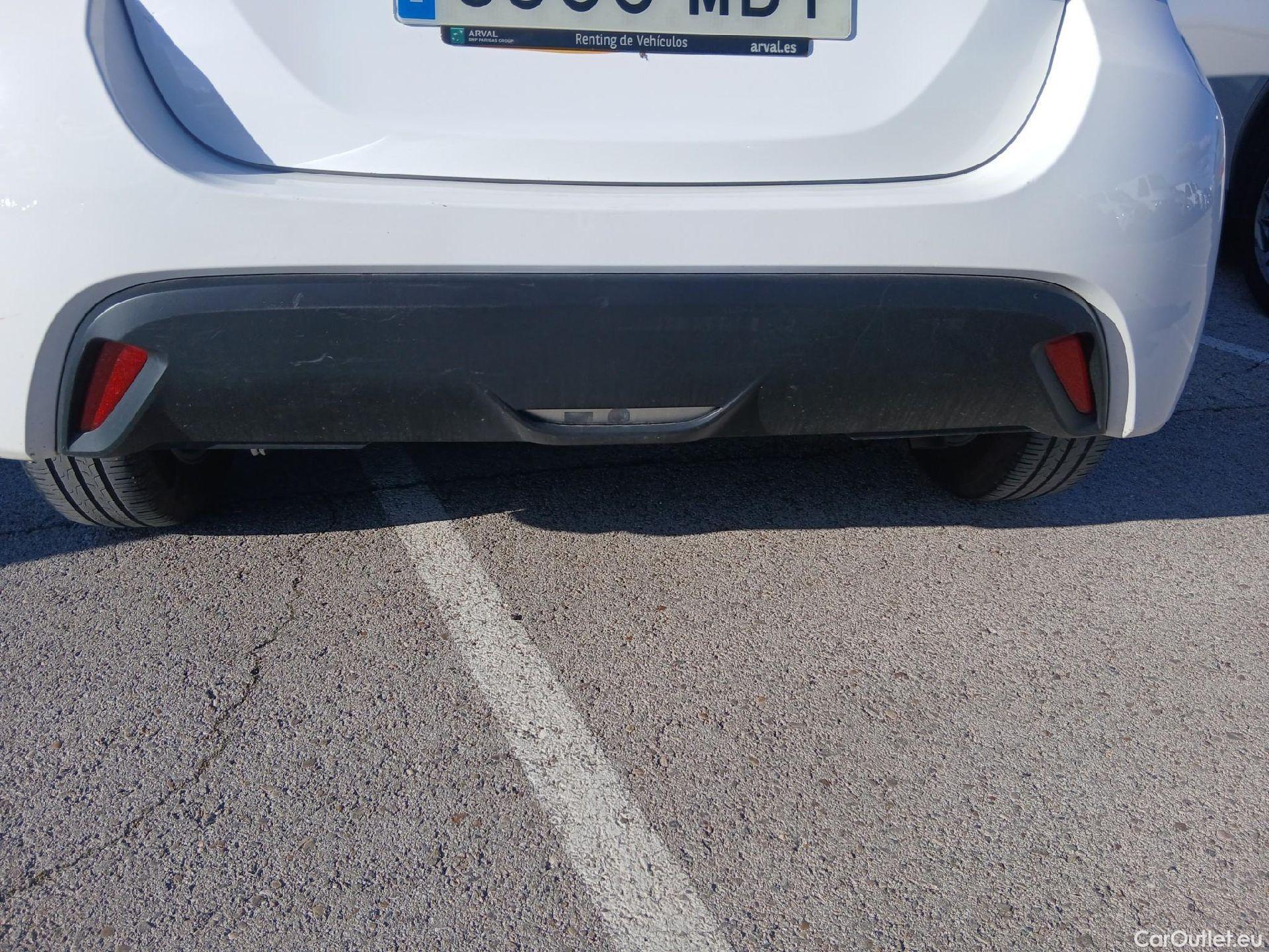  Toyota  Yaris TOYOTA  / 2020 / 5P / berlina con portón 1.5 120H Business Plus #24