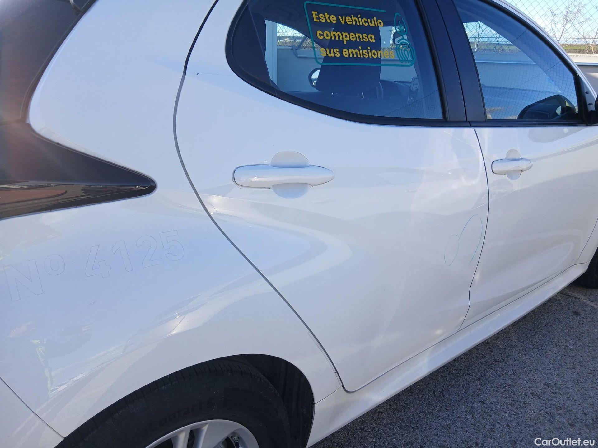  Toyota  Yaris TOYOTA  / 2020 / 5P / berlina con portón 1.5 120H Business Plus #33