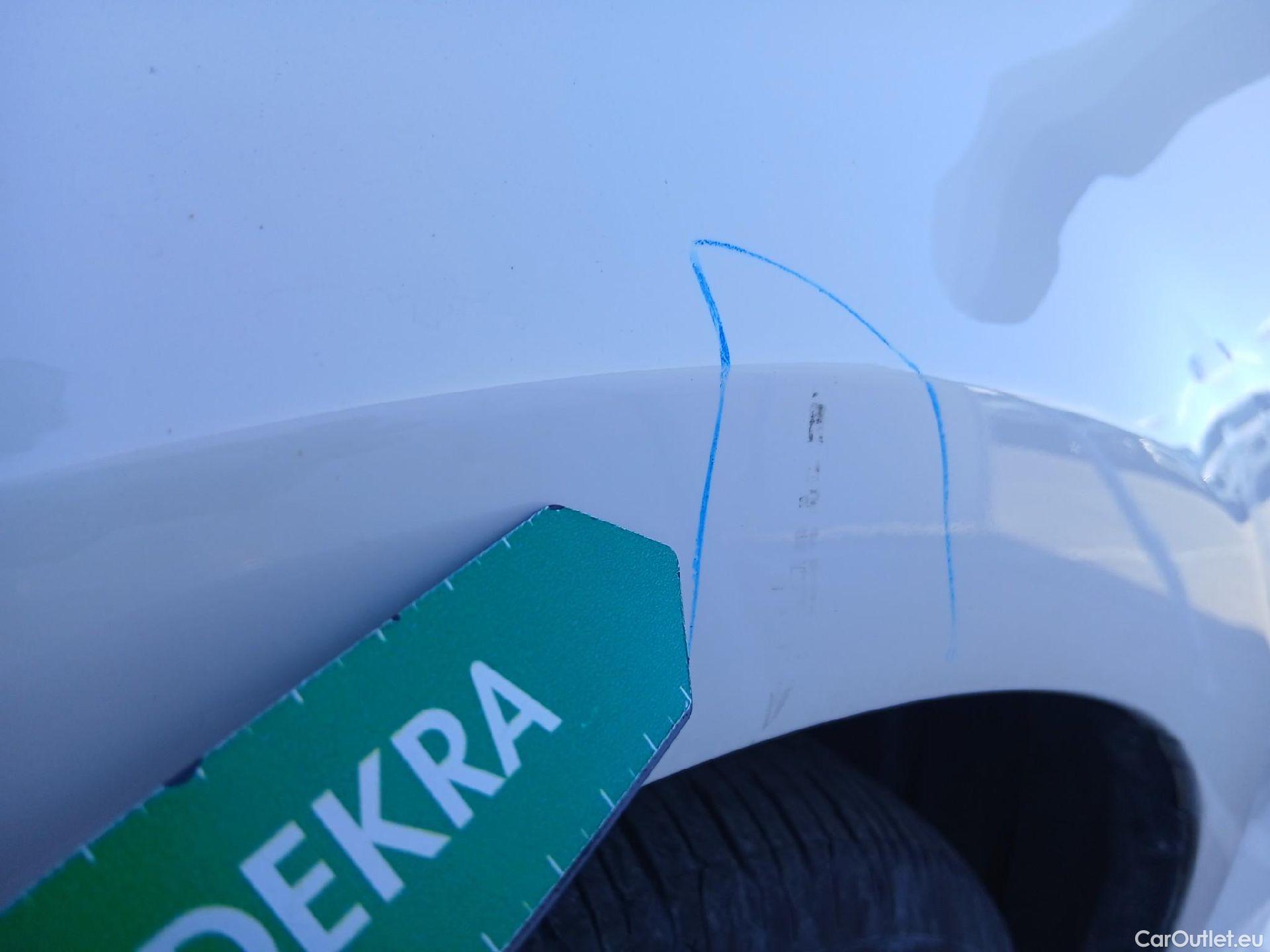  Toyota  Yaris TOYOTA  / 2020 / 5P / berlina con portón 1.5 120H Business Plus #12