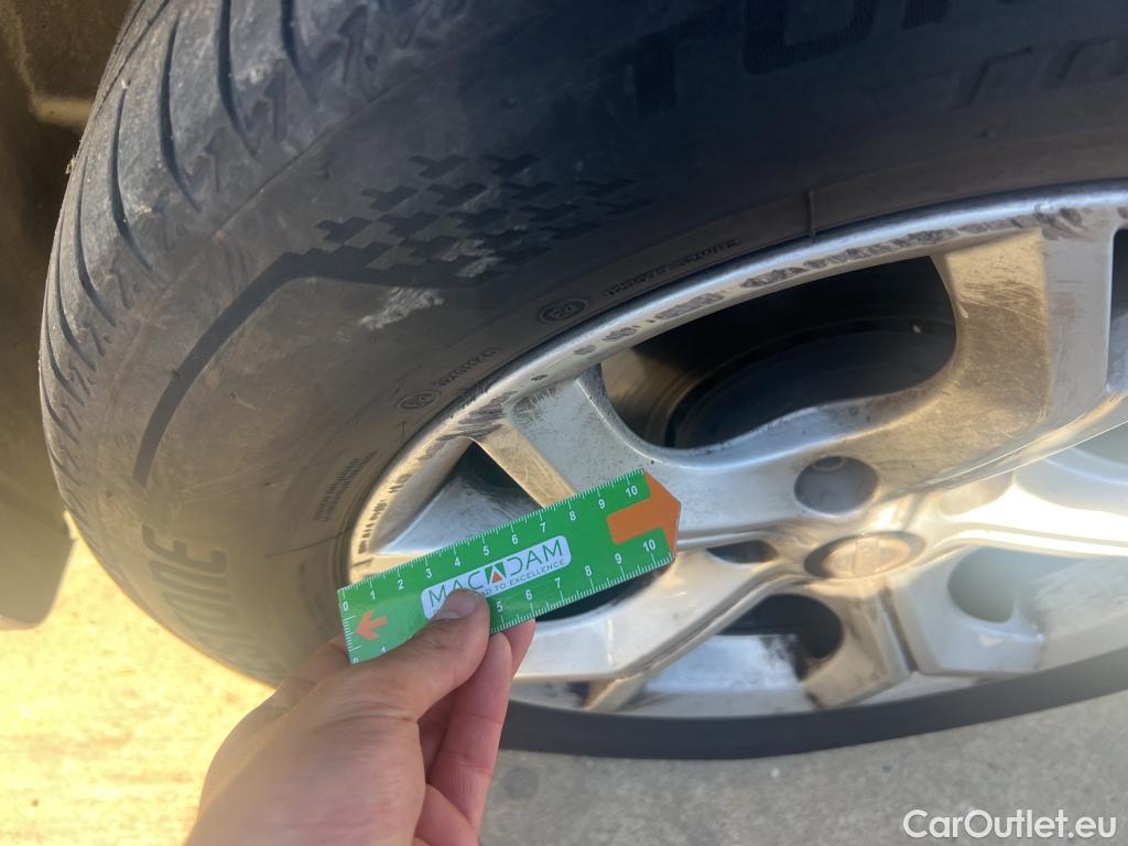  Nissan  Juke NISSAN  / 2019 / 5P / crossover DIG-T 84 kW (114 CV) DCT 7 V N-Connecta (AC2) #4