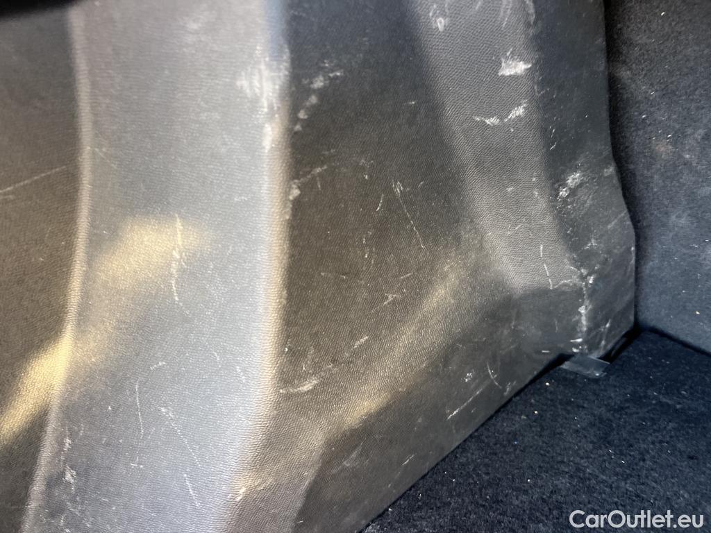  Peugeot  2008 PEUGEOT  / 2019 / 5P / todoterreno Allure BlueHDI 81kW (110CV) #9