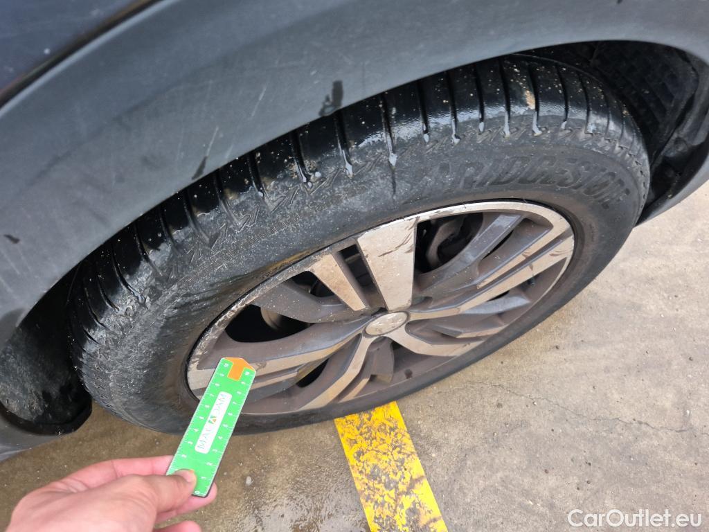  Peugeot  3008 PEUGEOT  / 2020 / 5P / todoterreno 1.5 BlueHDi 96kW (130CV) S&S Allure EAT8 #4