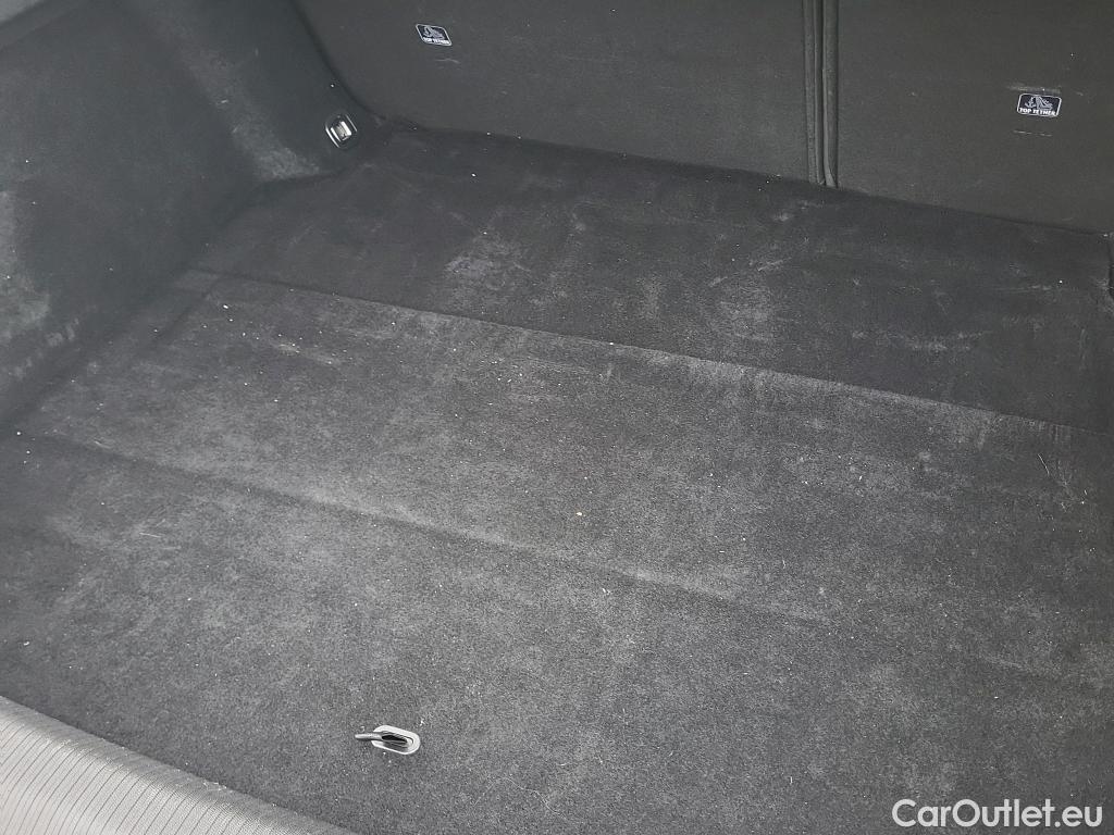  Peugeot  508 PEUGEOT  / 2018 / 5P / berlina con portón 5P Active Pack BlueHDi 130 S&S EAT8 (AC) #26