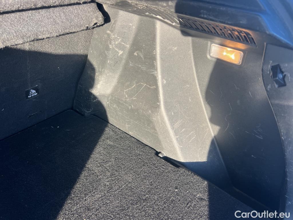  Peugeot  2008 PEUGEOT  / 2019 / 5P / todoterreno Allure BlueHDI 81kW (110CV) #10