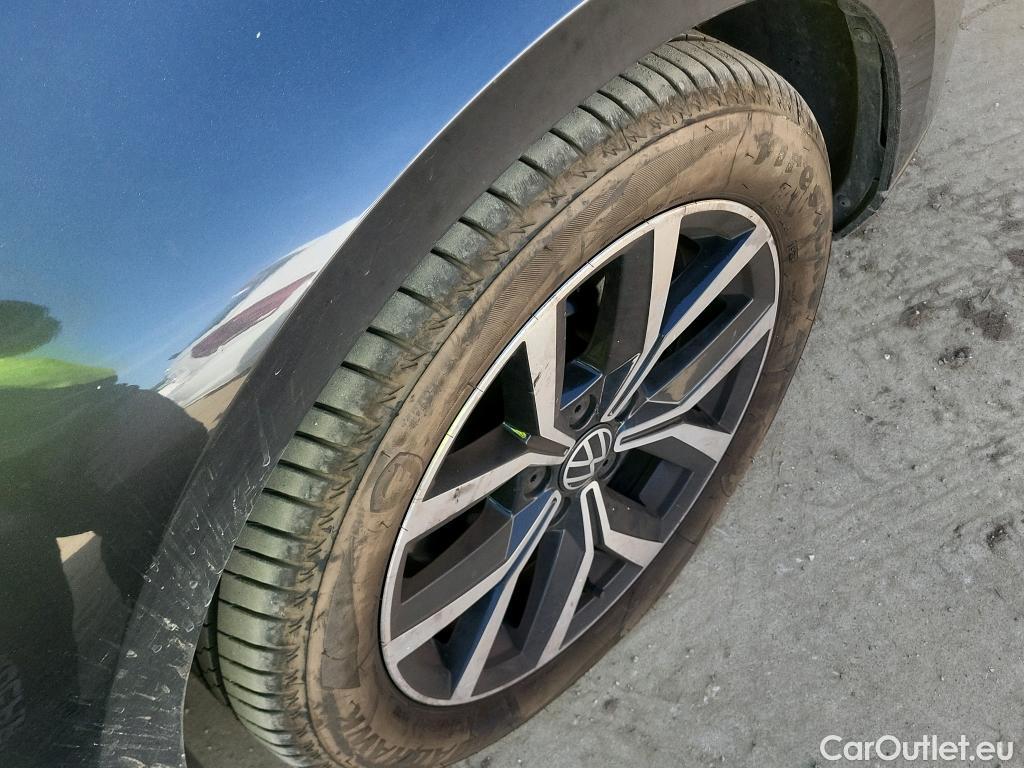  Volkswagen  Passat VOLKSWAGEN  / 2019 / 5P / familiar Variant Executive 2.0 TDI 110kW DSG #33