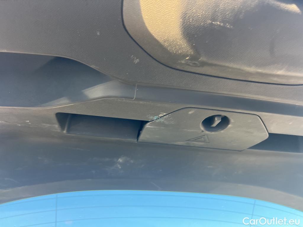  Peugeot  2008 PEUGEOT  / 2019 / 5P / todoterreno Allure BlueHDI 81kW (110CV) #6