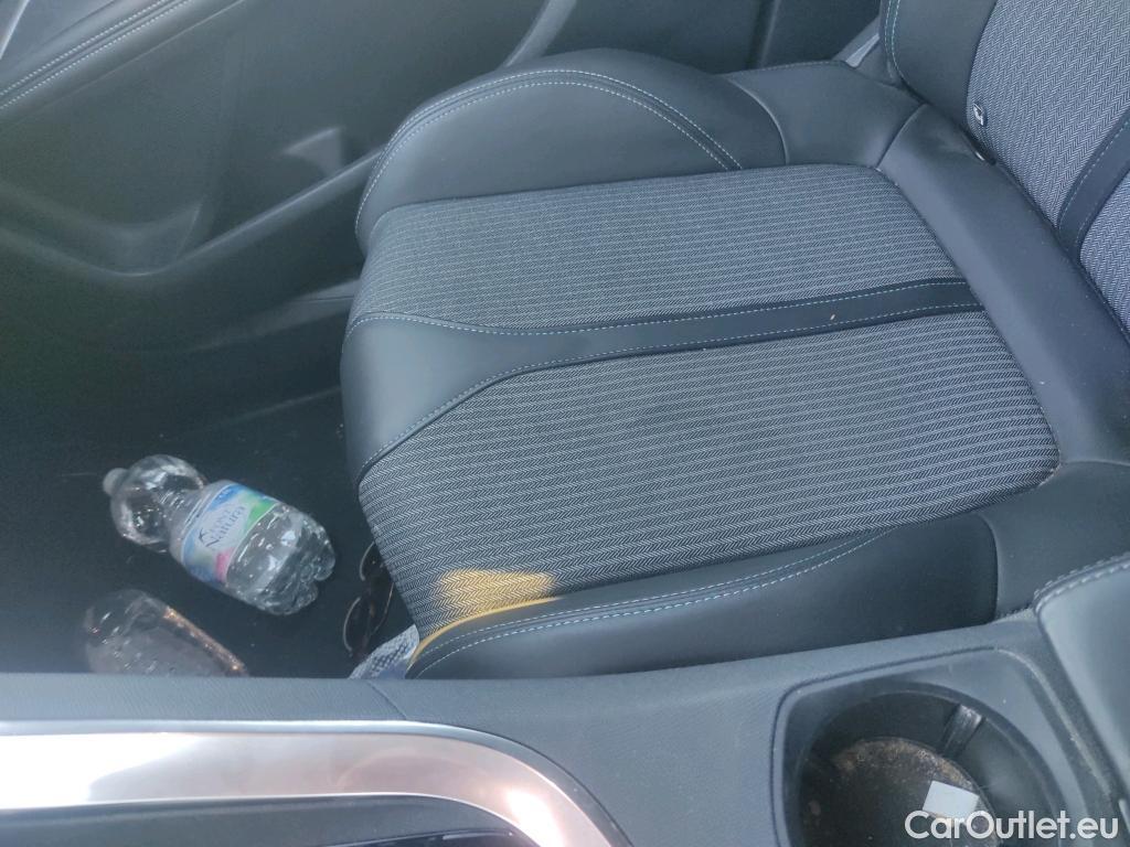  Peugeot  3008 PEUGEOT  / 2020 / 5P / todoterreno 1.5 BlueHDi 96kW S&S Allure Pack EAT8 #18