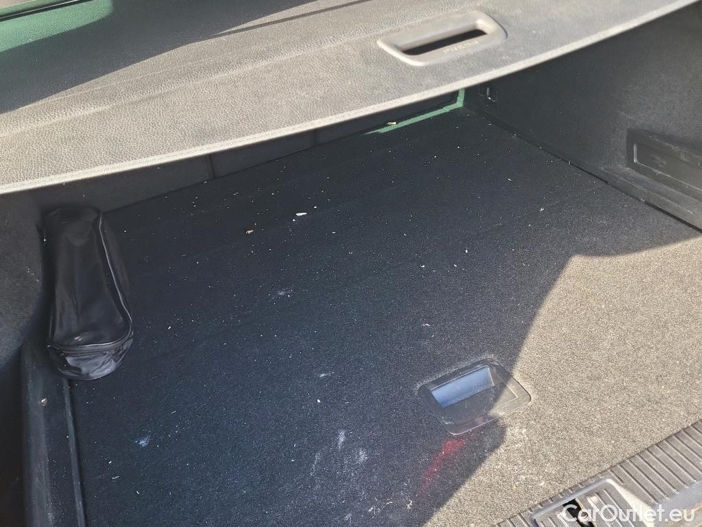  Volkswagen  Passat VOLKSWAGEN  / 2019 / 5P / familiar Variant Executive 2.0 TDI 110kW DSG #21