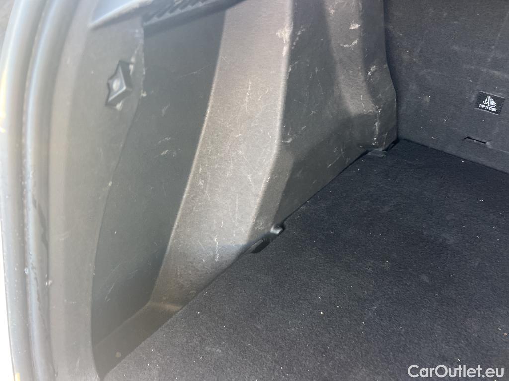  Peugeot  2008 PEUGEOT  / 2019 / 5P / todoterreno Allure BlueHDI 81kW (110CV) #8