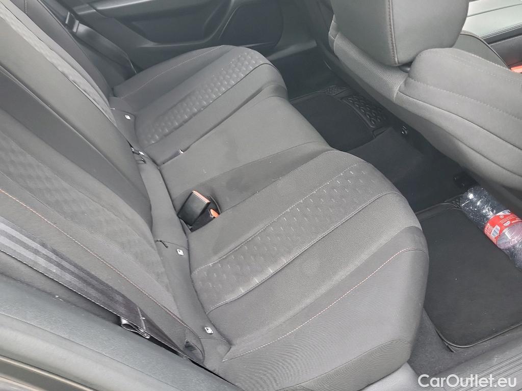  Peugeot  508 PEUGEOT  / 2018 / 5P / berlina con portón 5P Active Pack BlueHDi 130 S&S EAT8 (AC) #27