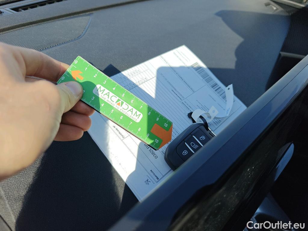  Peugeot  5008 PEUGEOT  / 2020 / 5P / todoterreno 1.2 PureTech 96KW S&S Active Pack EAT8 #4