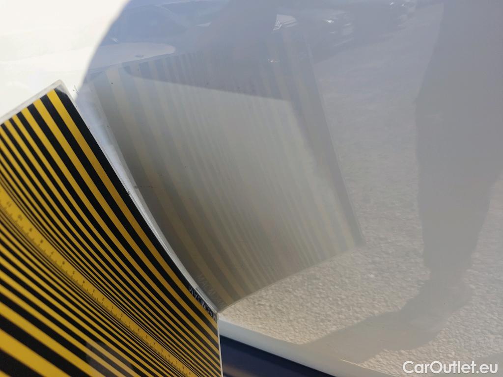  Peugeot  5008 PEUGEOT  / 2020 / 5P / todoterreno 1.2 PureTech 96KW S&S Active Pack EAT8 #16