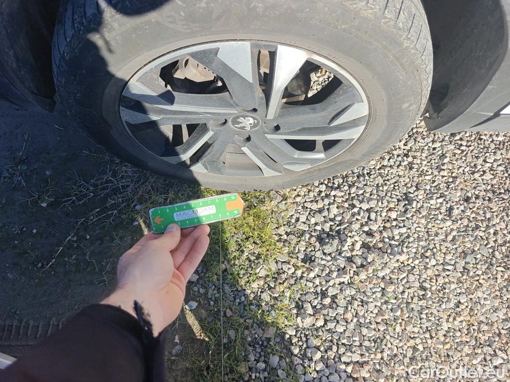  Peugeot  2008 PEUGEOT  / 2019 / 5P / todoterreno Allure BlueHDI 81kW (110CV) #2