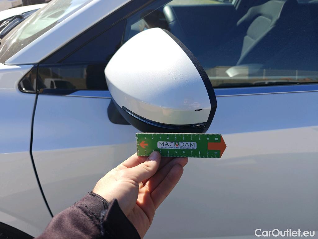  Land Rover  Discovery NISSAN QASHQAI / 2024 / 5P / todoterreno DIG-T 103kW (140CV) mHEV 4x2 Acenta #9