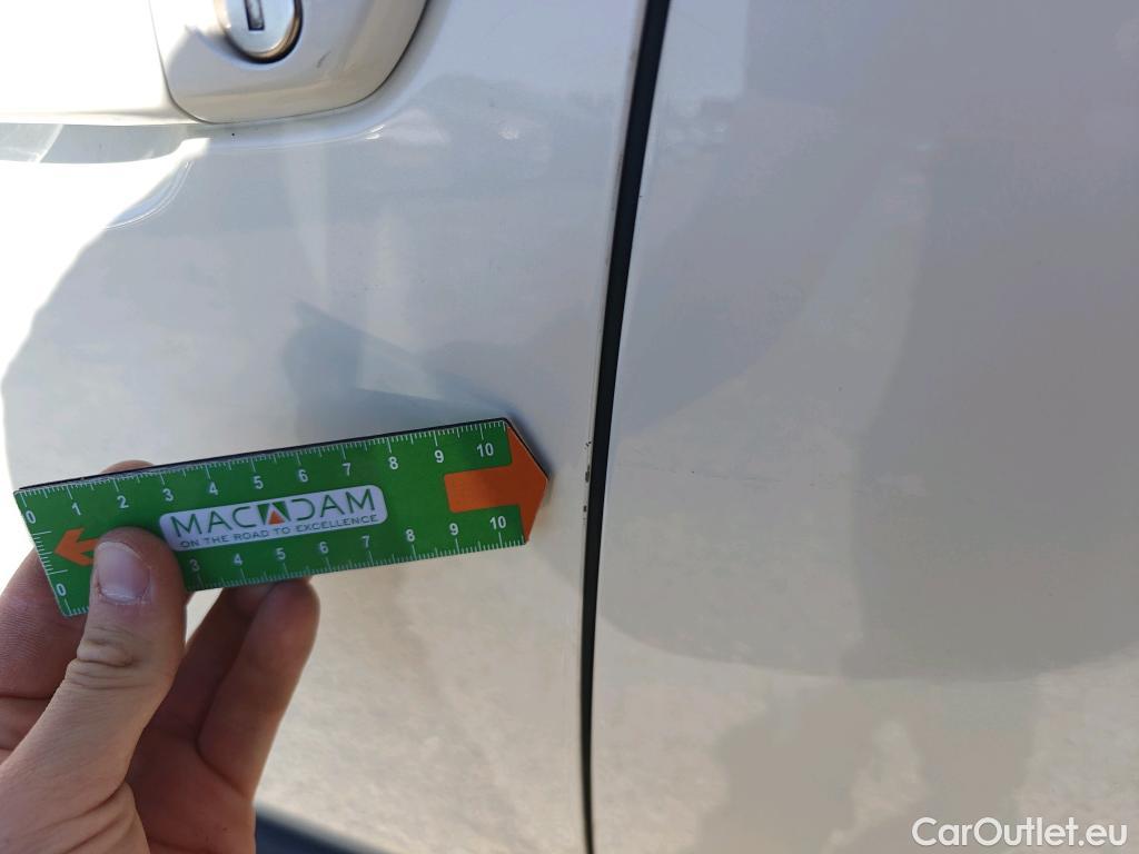  Peugeot  5008 PEUGEOT  / 2020 / 5P / todoterreno 1.2 PureTech 96KW S&S Active Pack EAT8 #17