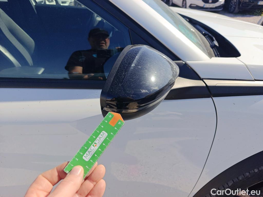  Peugeot  2008 PEUGEOT  / 2019 / 5P / todoterreno Allure BlueHDI 81kW (110CV) #33