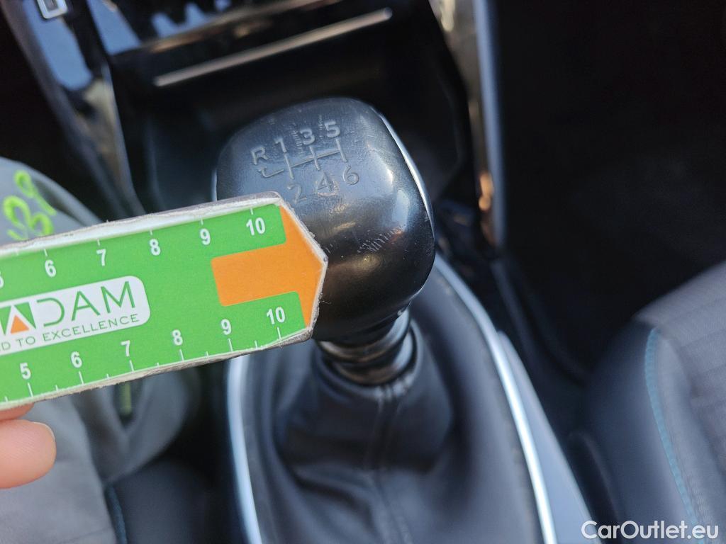  Peugeot  2008 PEUGEOT  / 2019 / 5P / todoterreno Allure BlueHDI 81kW (110CV) #20