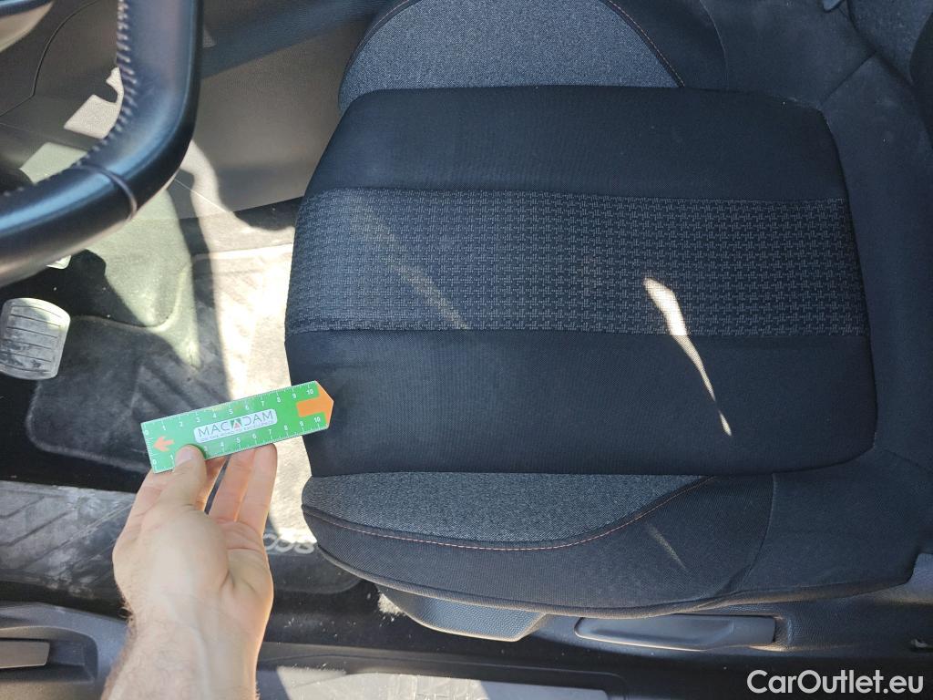  Peugeot  5008 PEUGEOT  / 2020 / 5P / todoterreno 1.2 PureTech 96KW S&S Active Pack EAT8 #28