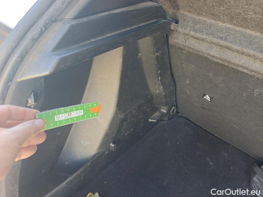  Peugeot  2008 PEUGEOT  / 2019 / 5P / todoterreno Allure BlueHDI 81kW (110CV) #3