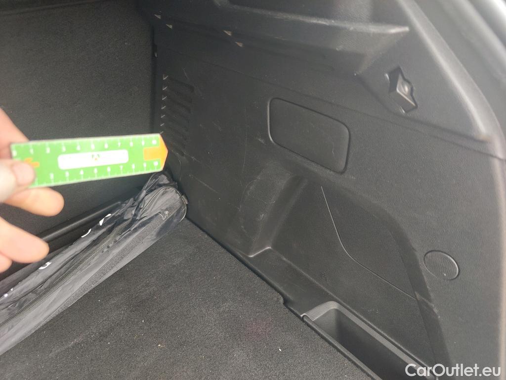  Peugeot  3008 PEUGEOT  / 2020 / 5P / todoterreno 1.5 BlueHDi 96kW Active Pack EAT8 #25