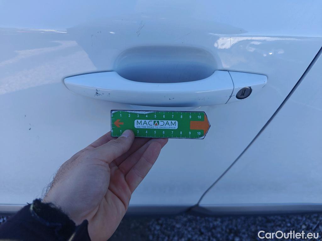  Peugeot  2008 PEUGEOT  / 2019 / 5P / todoterreno Allure BlueHDI 81kW (110CV) #39