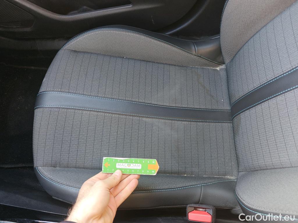  Peugeot  2008 PEUGEOT  / 2019 / 5P / todoterreno Allure BlueHDI 81kW (110CV) #44