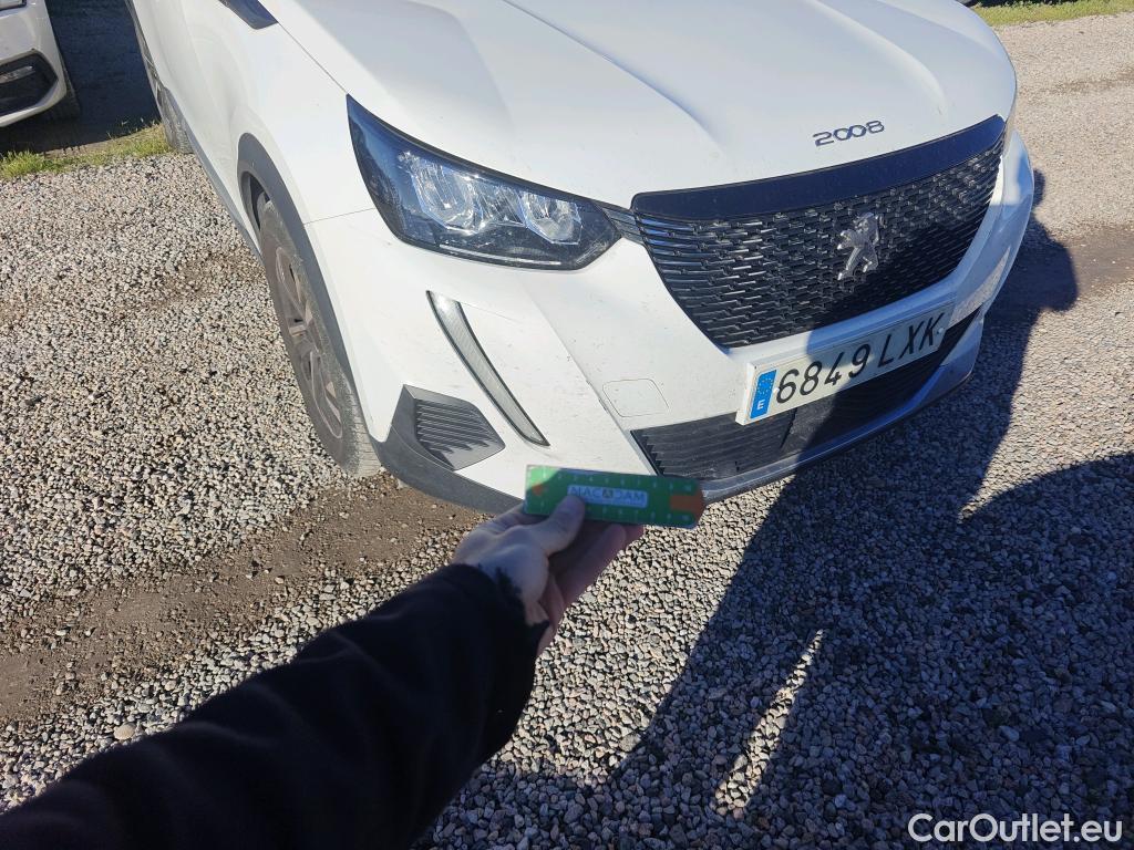  Peugeot  2008 PEUGEOT  / 2019 / 5P / todoterreno Allure BlueHDI 81kW (110CV) #27