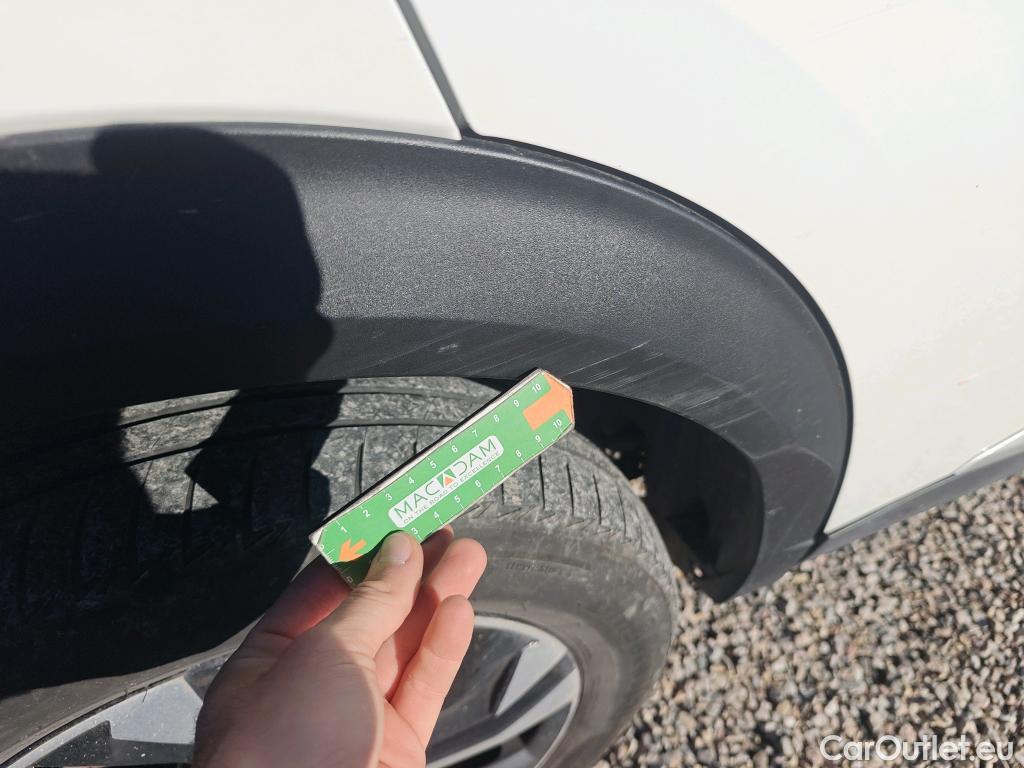  Peugeot  2008 PEUGEOT  / 2019 / 5P / todoterreno Allure BlueHDI 81kW (110CV) #41