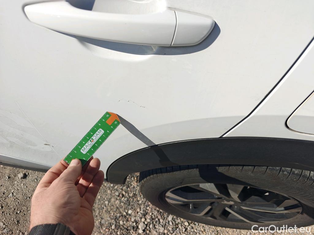  Peugeot  2008 PEUGEOT  / 2019 / 5P / todoterreno Allure BlueHDI 81kW (110CV) #23