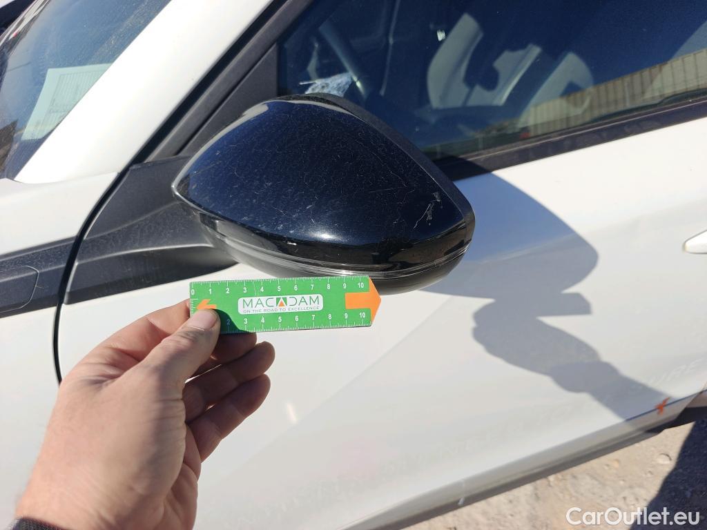  Peugeot  2008 PEUGEOT  / 2019 / 5P / todoterreno Allure BlueHDI 81kW (110CV) #30