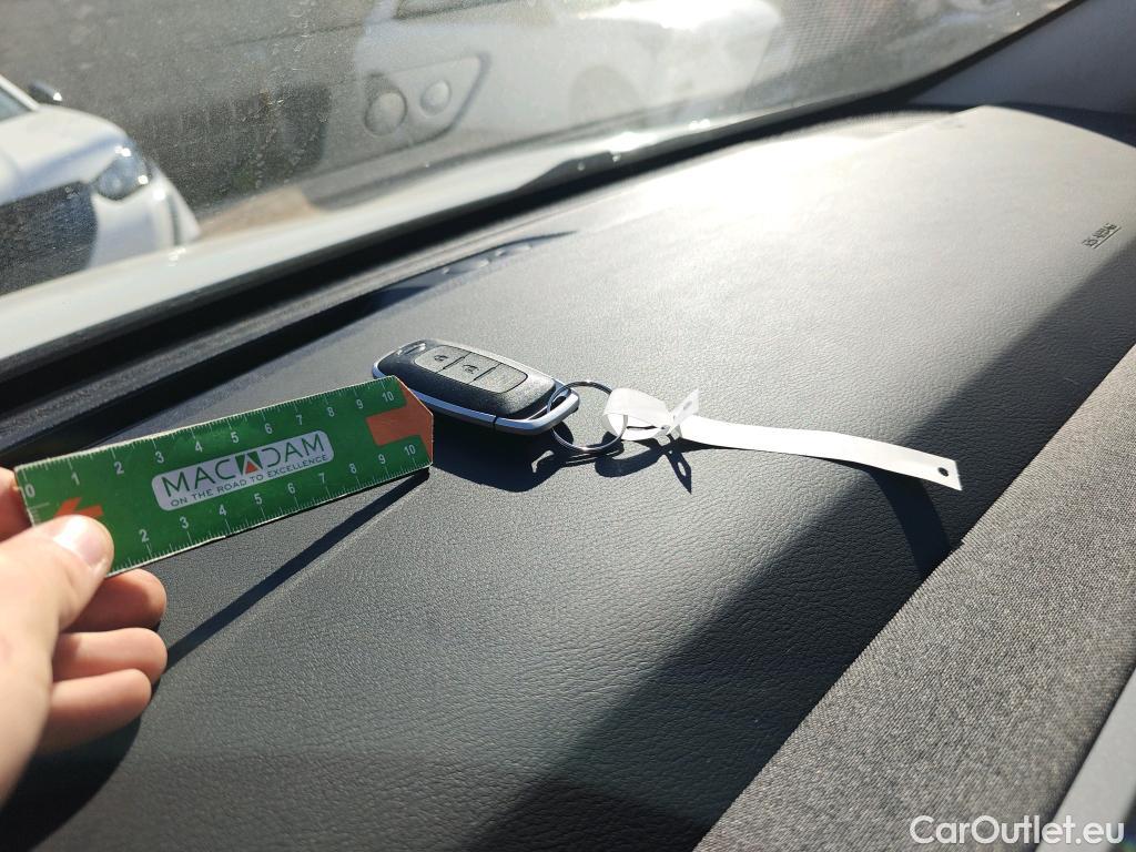  Land Rover  Discovery NISSAN QASHQAI / 2024 / 5P / todoterreno DIG-T 103kW (140CV) mHEV 4x2 Acenta #1