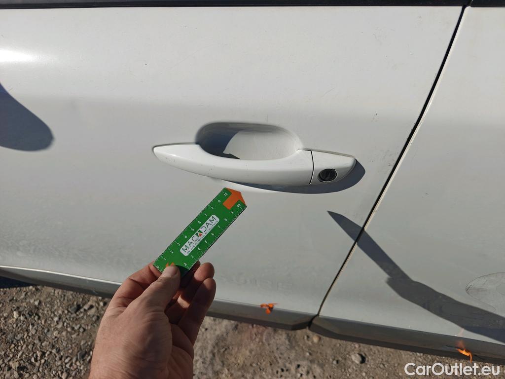  Peugeot  2008 PEUGEOT  / 2019 / 5P / todoterreno Allure BlueHDI 81kW (110CV) #35