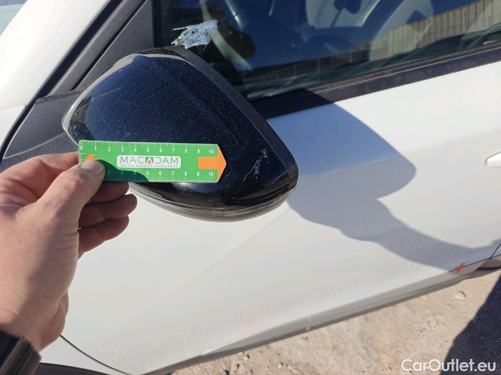  Peugeot  2008 PEUGEOT  / 2019 / 5P / todoterreno Allure BlueHDI 81kW (110CV) #31