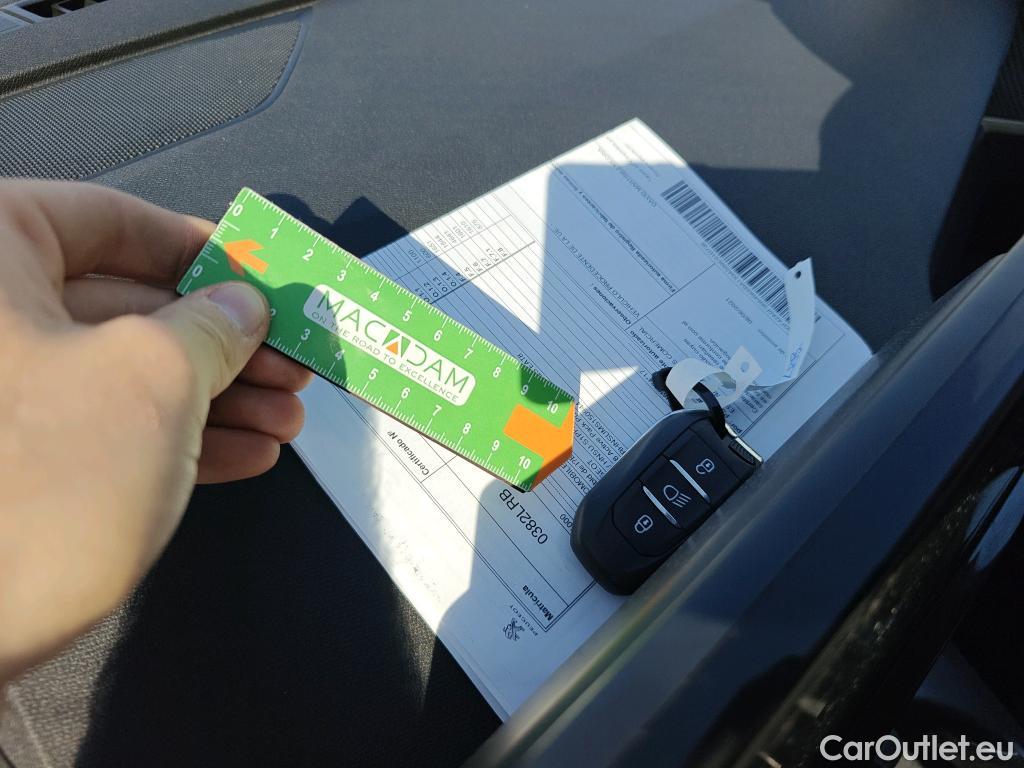  Peugeot  5008 PEUGEOT  / 2020 / 5P / todoterreno 1.2 PureTech 96KW S&S Active Pack EAT8 #3