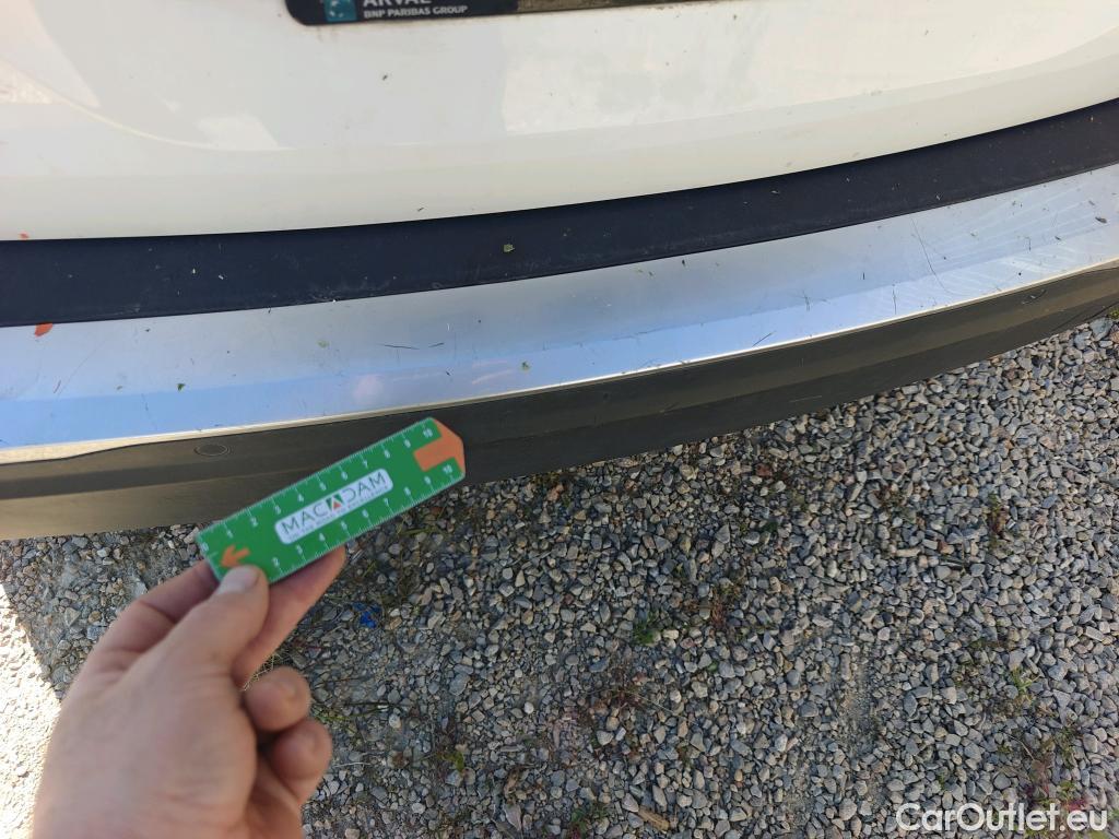  Peugeot  2008 PEUGEOT  / 2019 / 5P / todoterreno Allure BlueHDI 81kW (110CV) #29