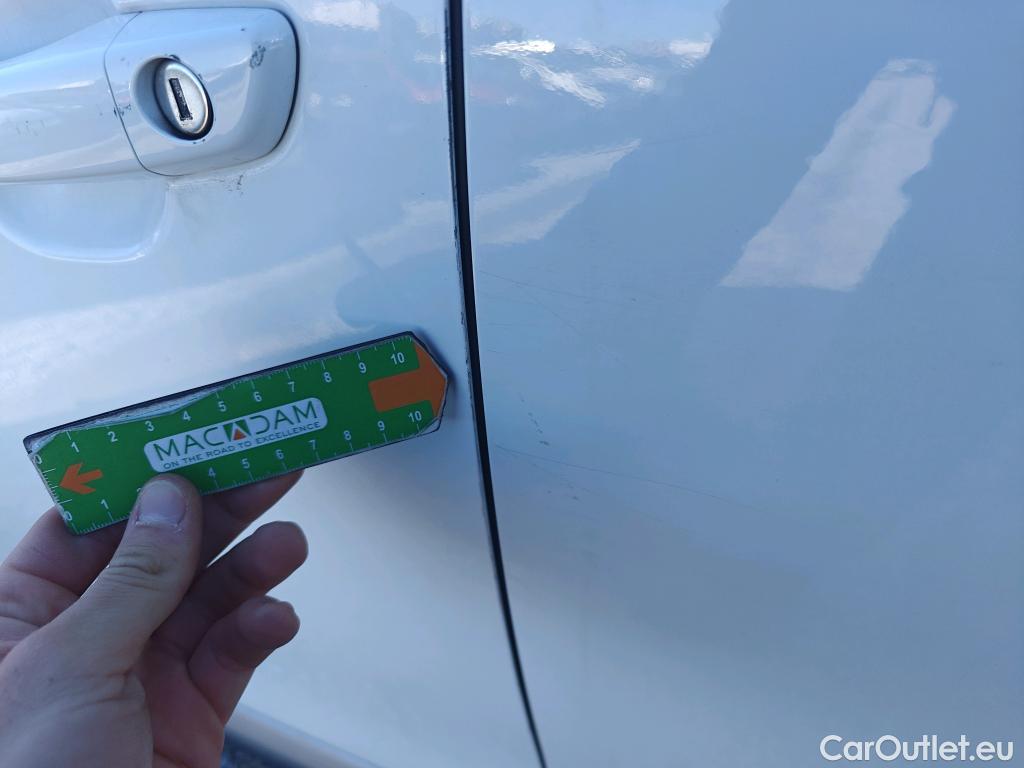  Peugeot  2008 PEUGEOT  / 2019 / 5P / todoterreno Allure BlueHDI 81kW (110CV) #9