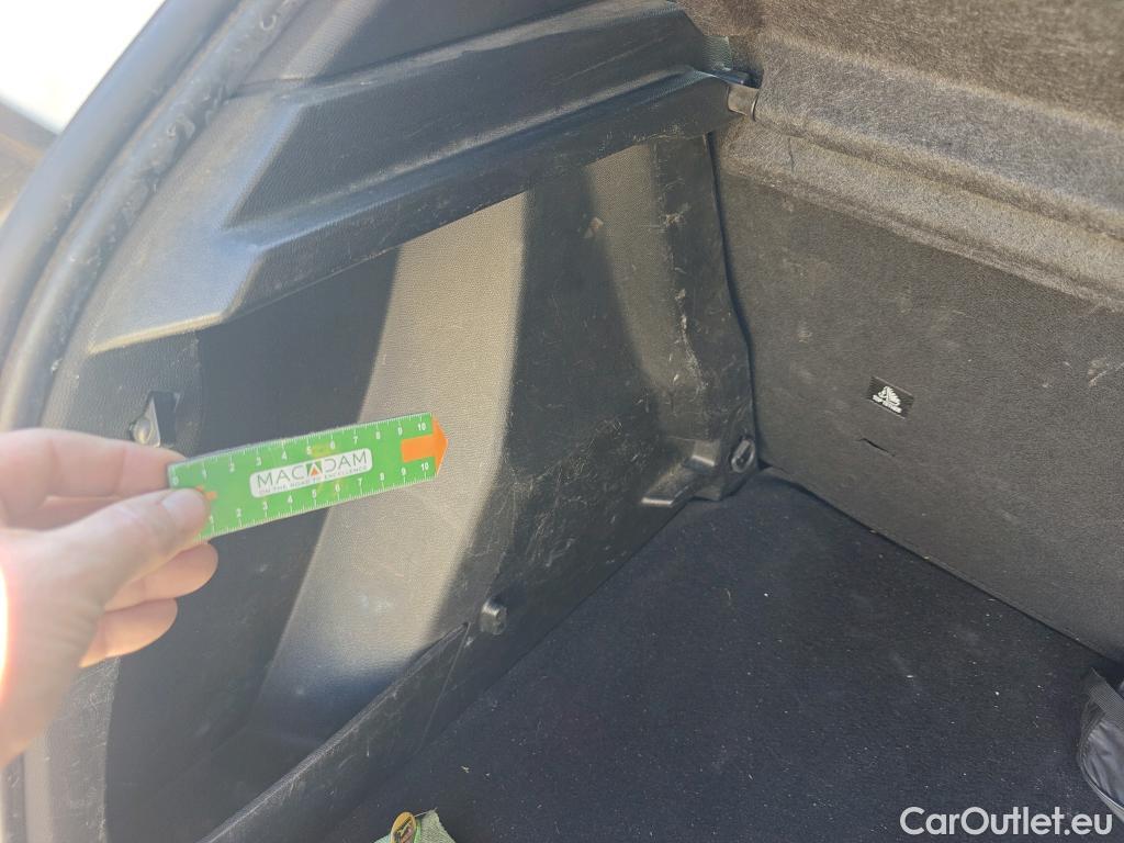  Peugeot  2008 PEUGEOT  / 2019 / 5P / todoterreno Allure BlueHDI 81kW (110CV) #4