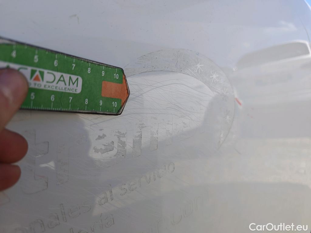  Toyota  Yaris TOYOTA  / 2020 / 5P / berlina con portón 1.5 120H Active Tech #25