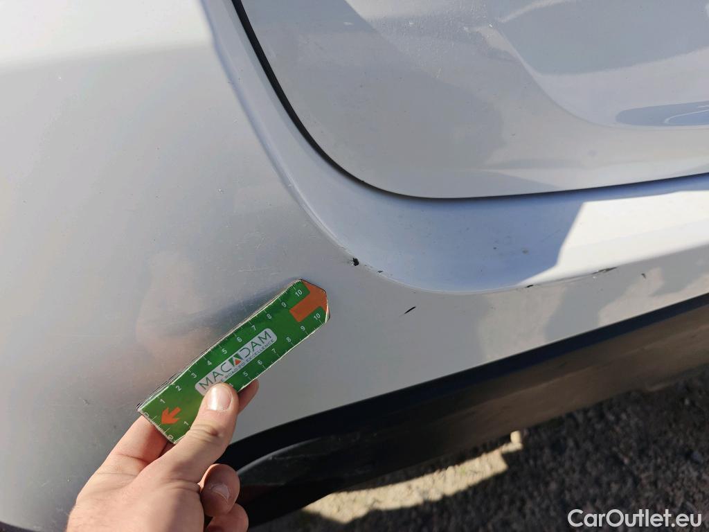  Toyota  Yaris TOYOTA  / 2020 / 5P / berlina con portón 1.5 120H Active Tech #54