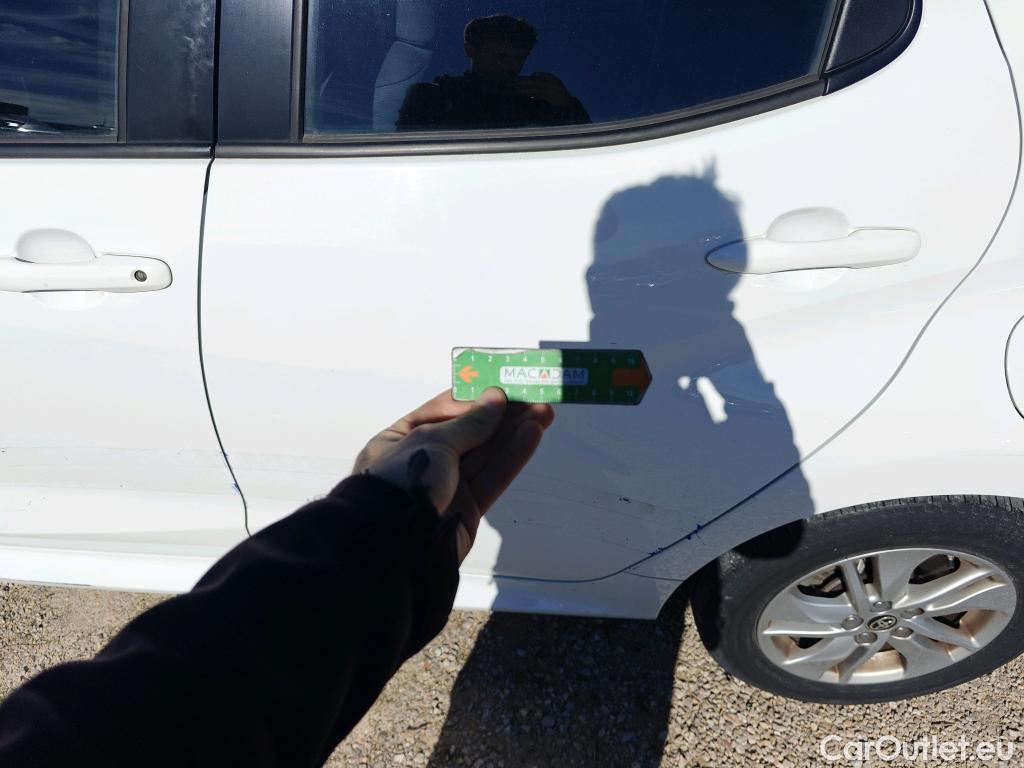  Toyota  Yaris TOYOTA  / 2020 / 5P / berlina con portón 1.5 120H Active Tech #35