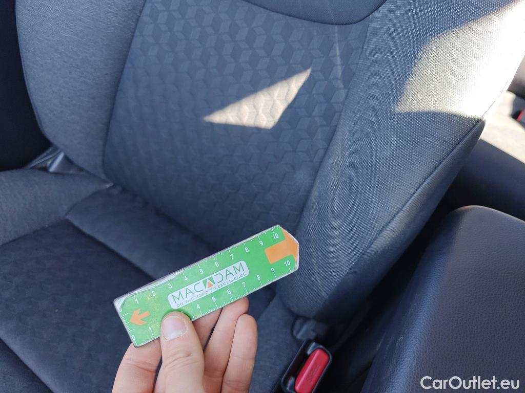  Toyota  Yaris TOYOTA  / 2020 / 5P / berlina con portón 1.5 120H Active Tech #61