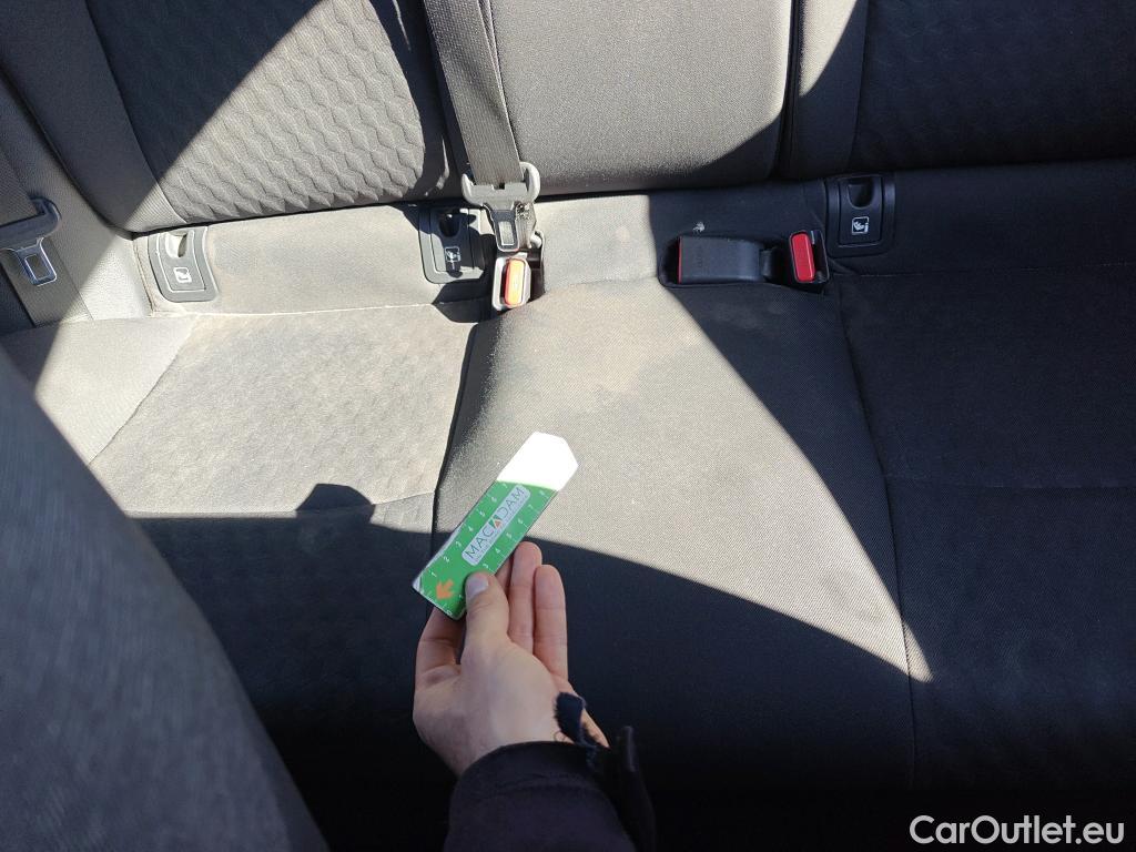  Toyota  Yaris TOYOTA  / 2020 / 5P / berlina con portón 1.5 120H Active Tech #60